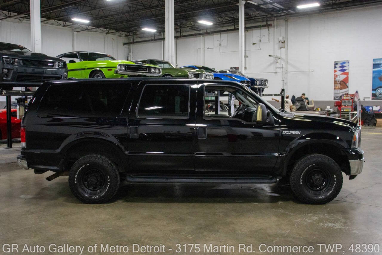 Used 2005 Ford Excursion XLT AWD/4WD image 8