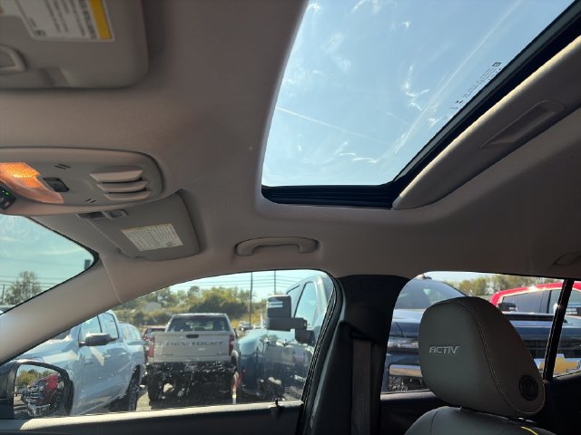 Used 2024 Chevrolet Trax ACTIV w/ Sunroof Package FWD image 24