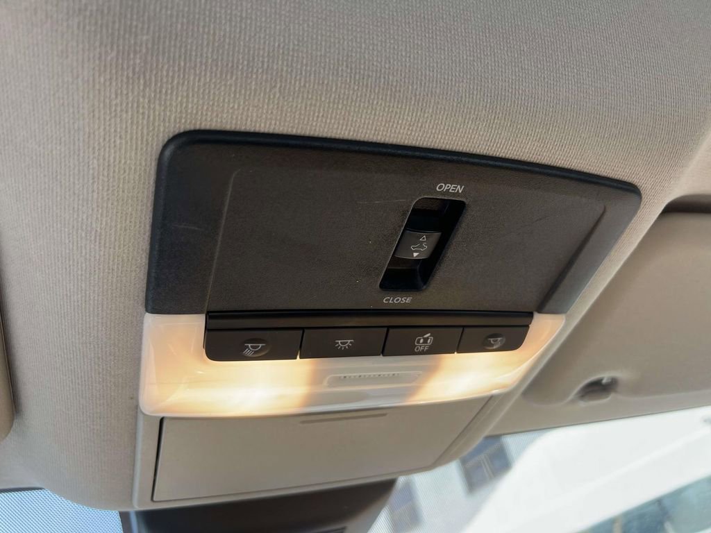 Used 2023 Nissan Sentra SV w/ SV Premium Package image 33