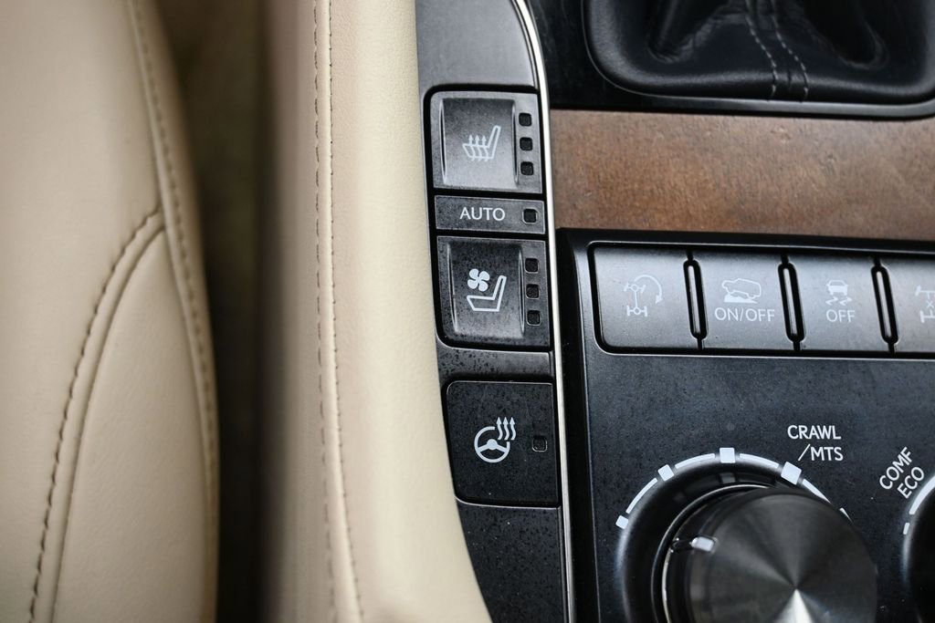 Used 2017 Lexus LX 570 4WD w/ Luxury Package image 29