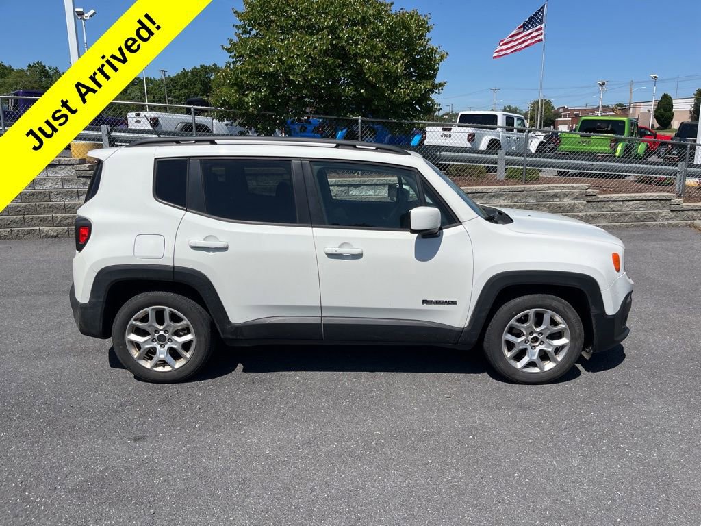 Used 2016 Jeep Renegade Latitude w/ Cold Weather Group FWD image 3