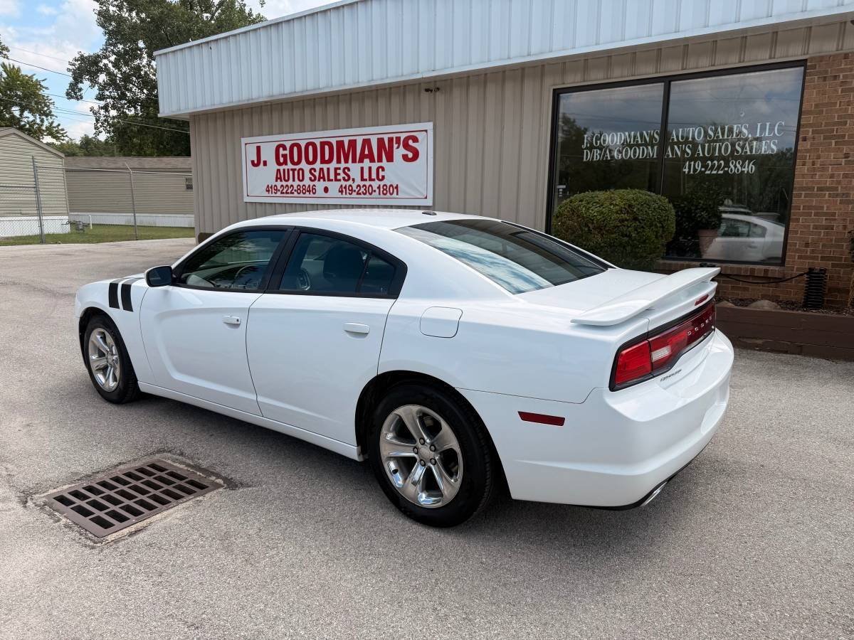 Used 2014 Dodge Charger SE w/ Sport Appearance Group RWD image 1