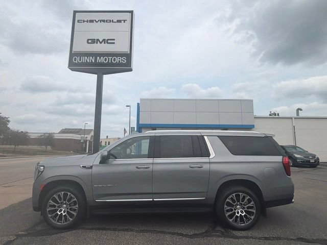 Used 2023 GMC Yukon XL Denali AWD/4WD image 2