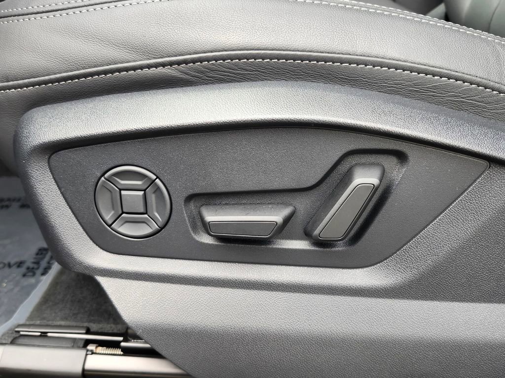 Certified 2025 Audi Q7 2.0T Premium w/ Convenience Plus Package image 12