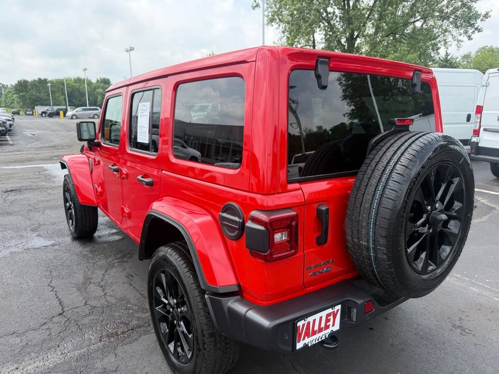 Used 2025 Jeep Wrangler Unlimited Sahara w/ Safety Group AWD/4WD image 6
