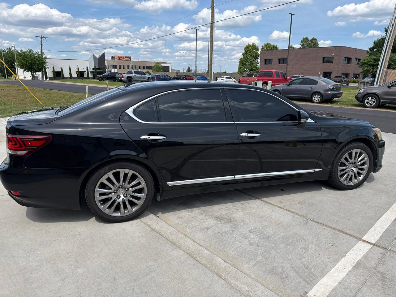 Used 2013 Lexus LS 460 L w/ Preferred Accessory Package RWD image 9