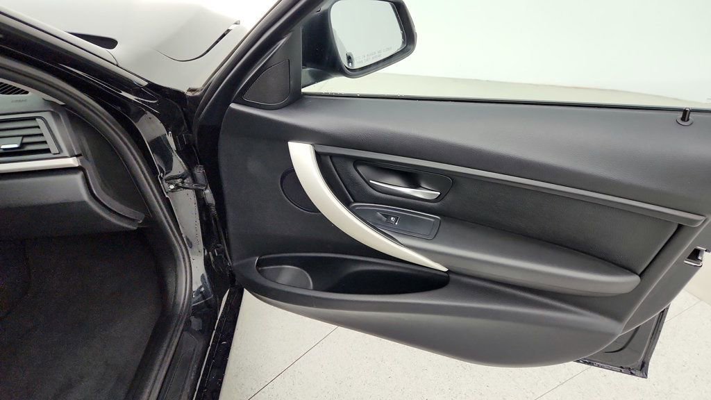 Used 2016 BMW 320i 4dr Sdn 320i with Driving Assi image 26