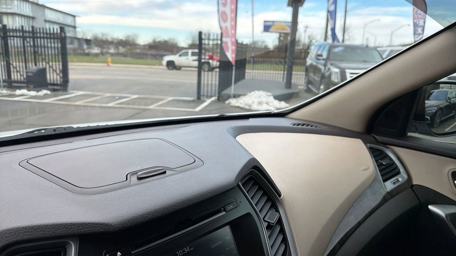 Used 2017 Hyundai Santa Fe SE image 30