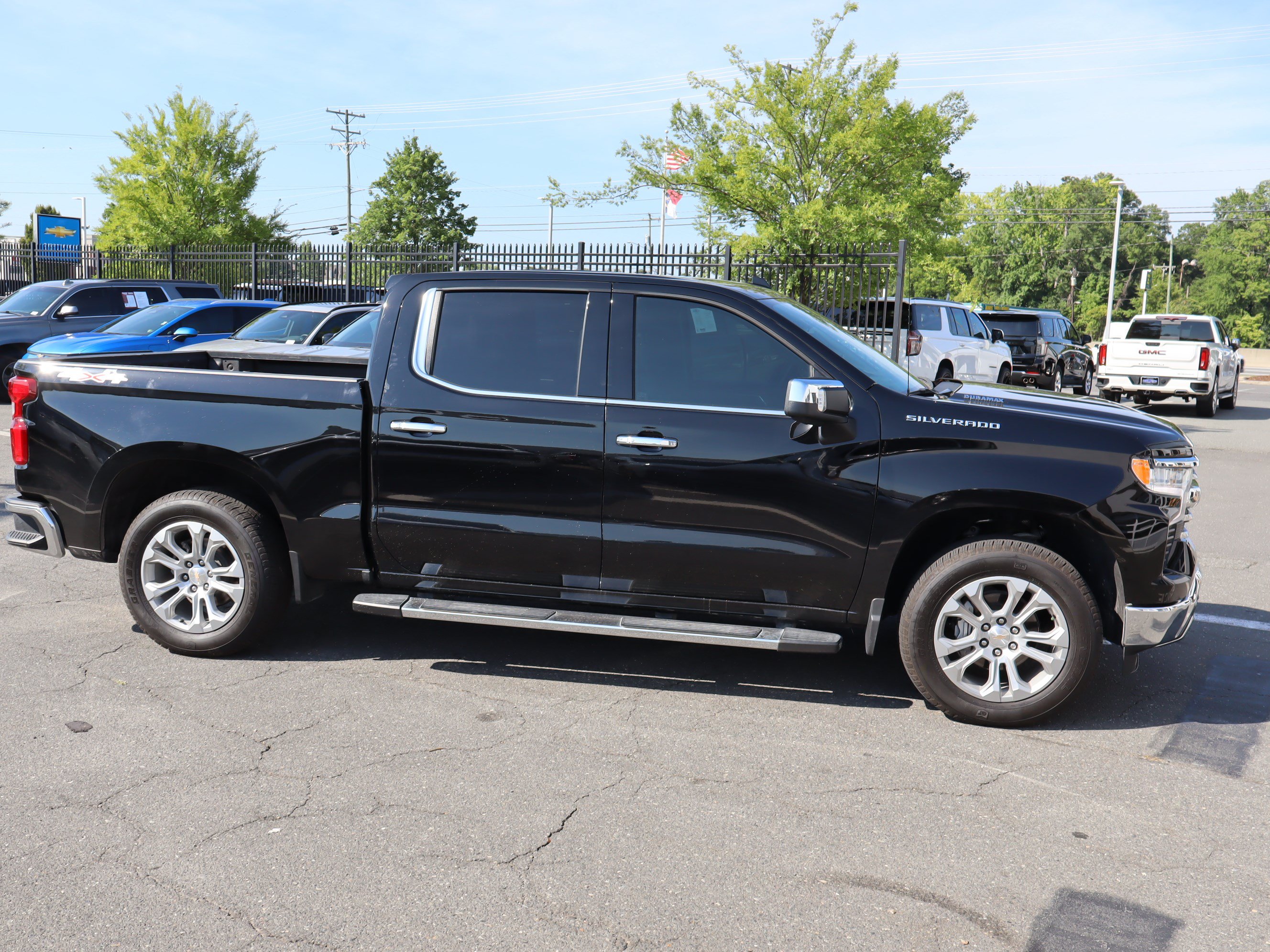 Used 2025 Chevrolet Silverado 1500 LTZ w/ LTZ Convenience Package II AWD/4WD image 11