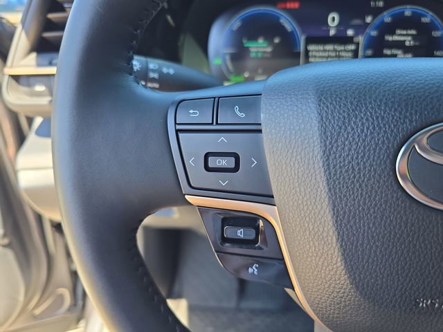 Used 2023 Toyota Crown Limited image 21