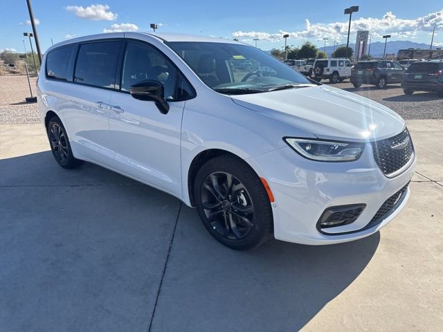 New 2026 Chrysler Pacifica Select image 7
