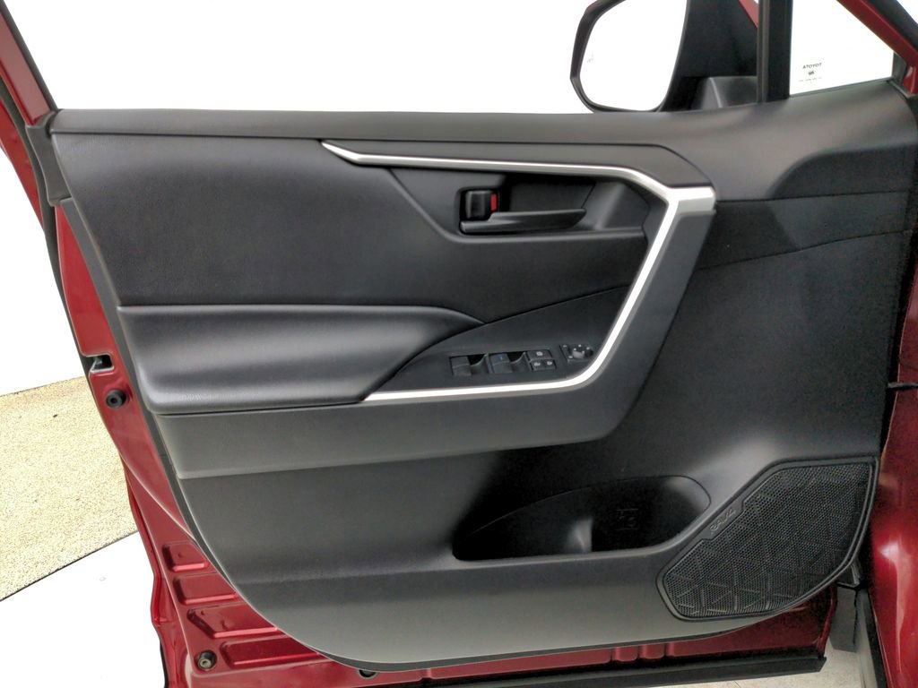 Used 2022 Toyota RAV4 LE AWD/4WD image 26