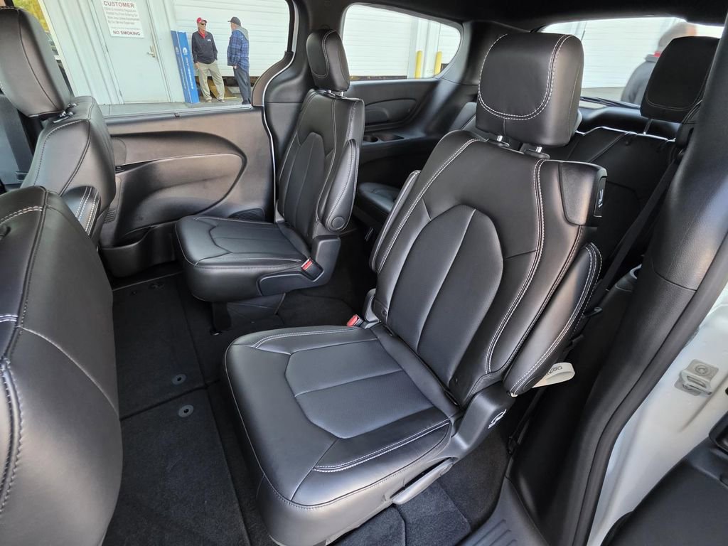 New 2026 Chrysler Pacifica Select image 10