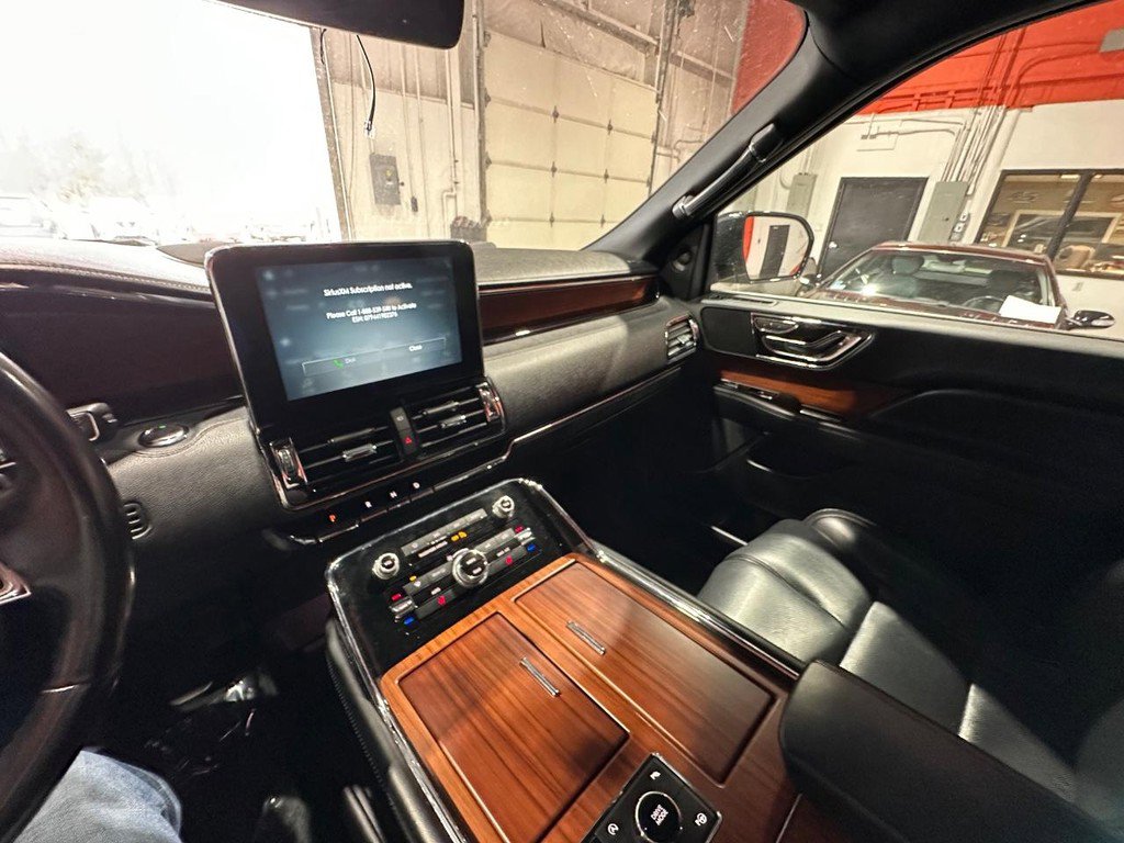 Used 2018 Lincoln Navigator Select w/ Technology Package image 26