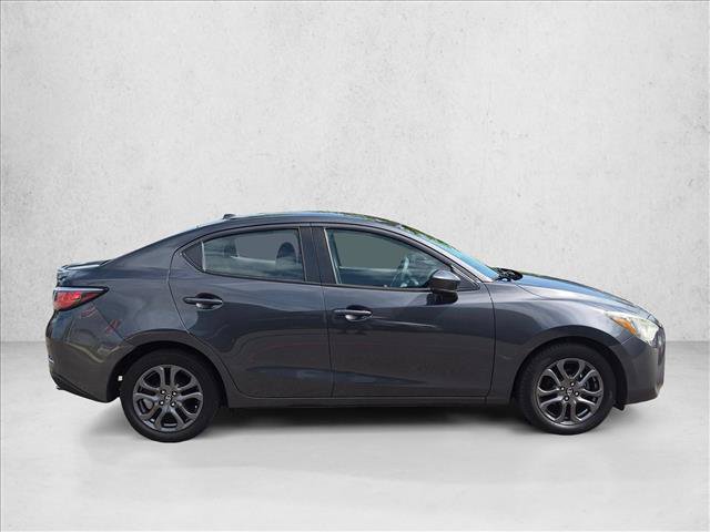 Used 2019 Toyota Yaris LE FWD image 4