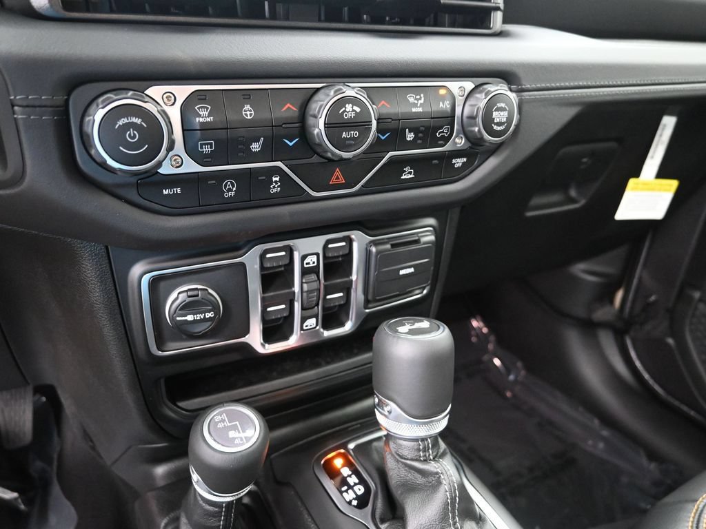 New 2025 Jeep Wrangler Unlimited Sahara w/ Technology Group AWD/4WD image 20