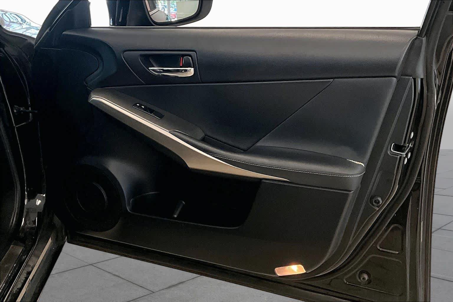 Used 2015 Lexus IS 350 w/ F-Sport Package RWD image 21