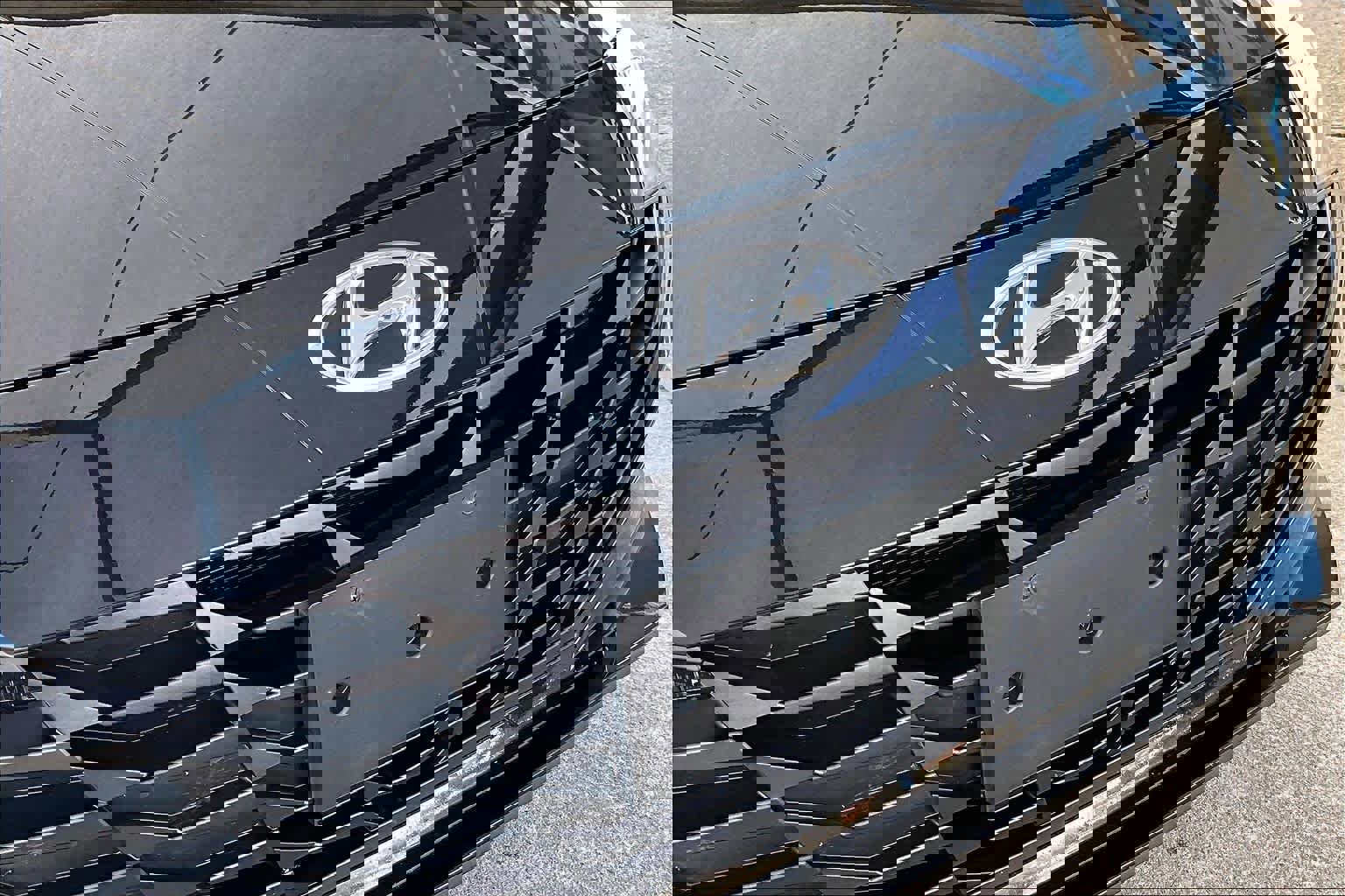 Used 2023 Hyundai Elantra SEL w/ Preferred Accessory Package image 29