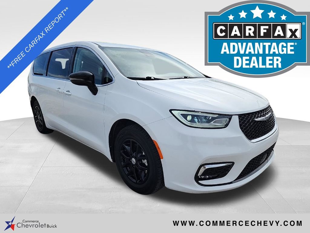 Used 2024 Chrysler Pacifica Touring-L FWD image 1