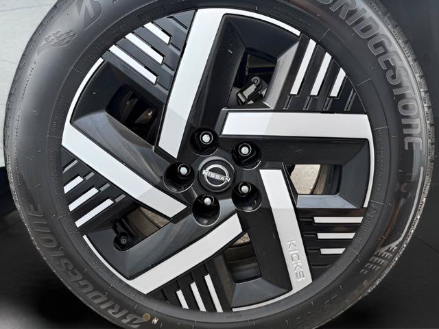 Certified 2025 Nissan Kicks SV w/ Charging Package FWD image 31