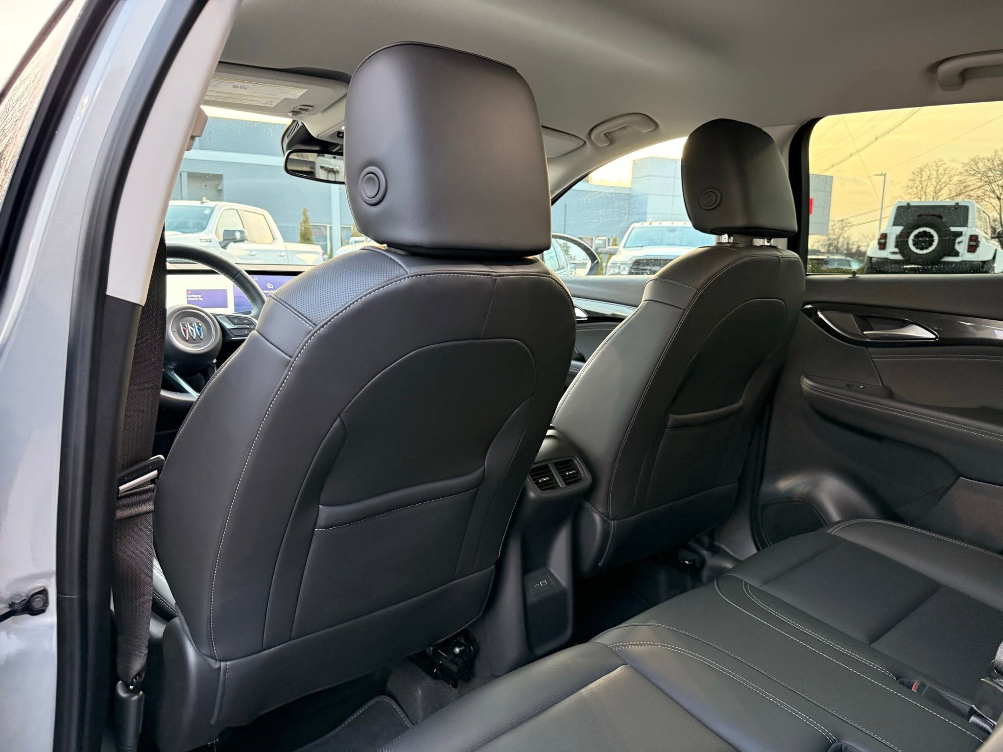 Used 2025 Buick Envision Preferred image 33