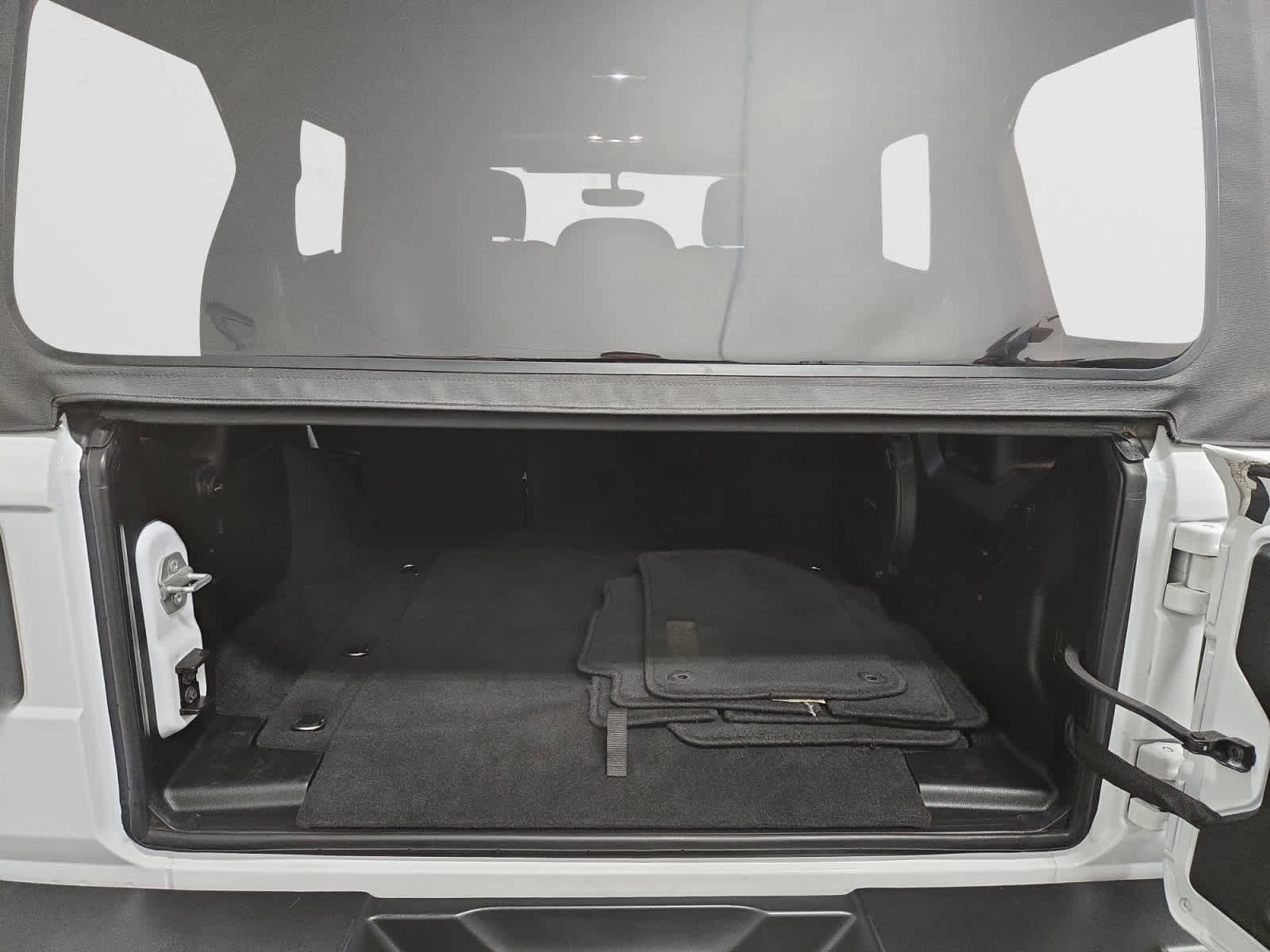 Used 2022 Jeep Wrangler Unlimited Sahara image 4