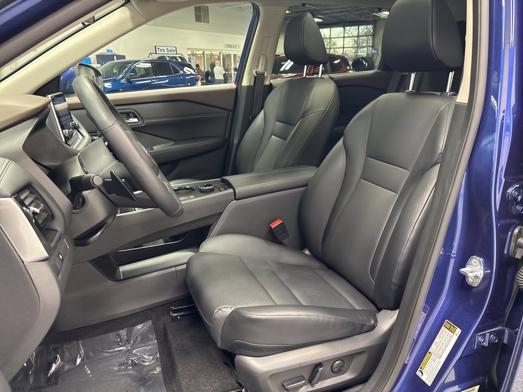 Used 2023 Nissan Rogue SV w/ SV Premium Package image 10