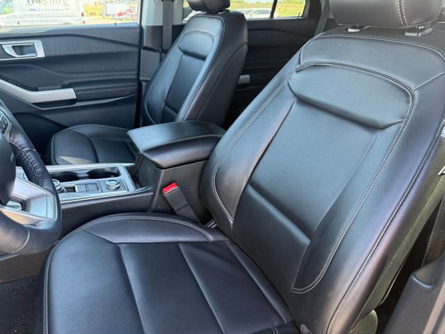Used 2023 Ford Explorer XLT w/ Equipment Group 202A AWD/4WD image 12