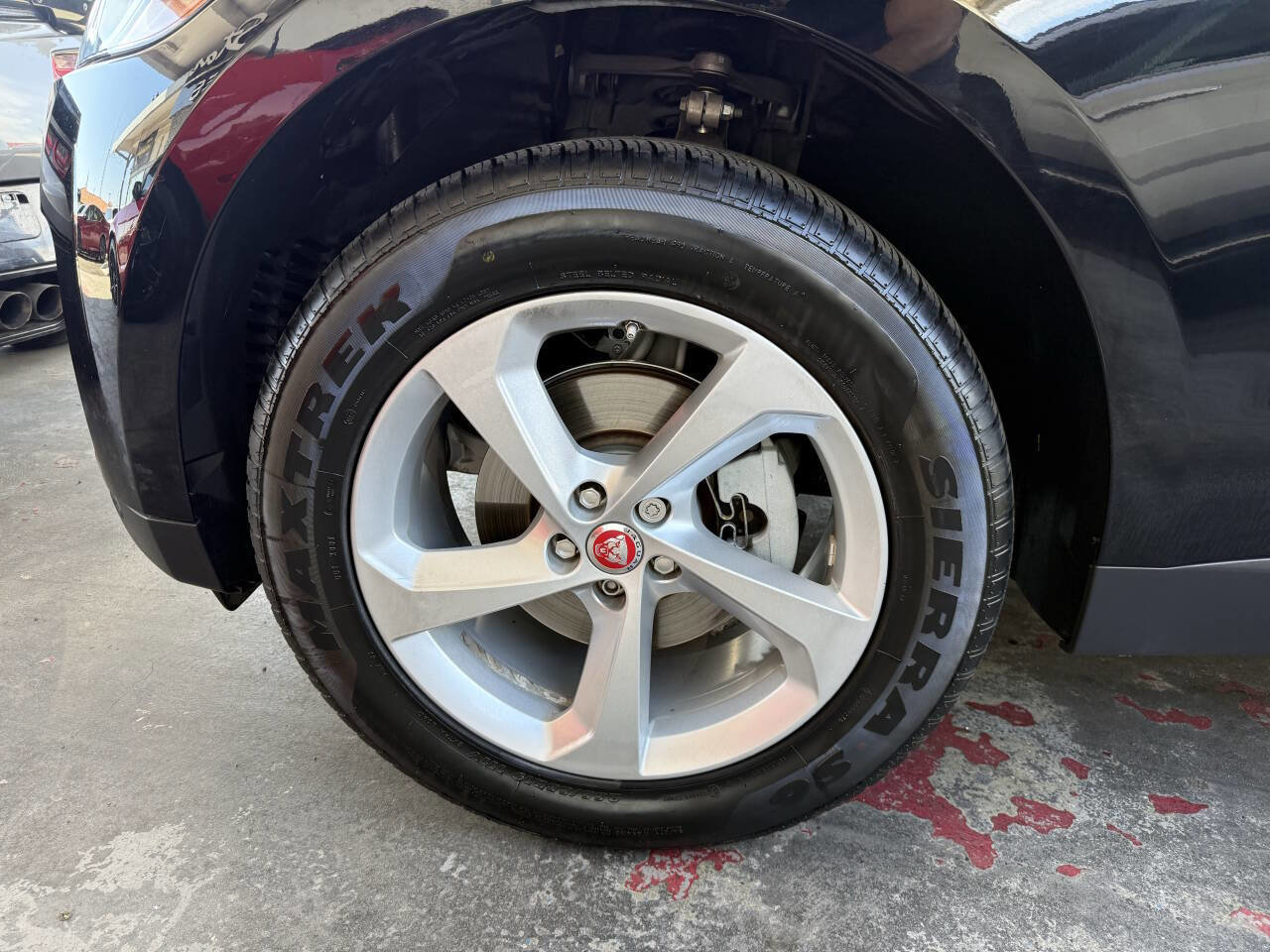 Used 2019 Jaguar F-PACE Premium image 18