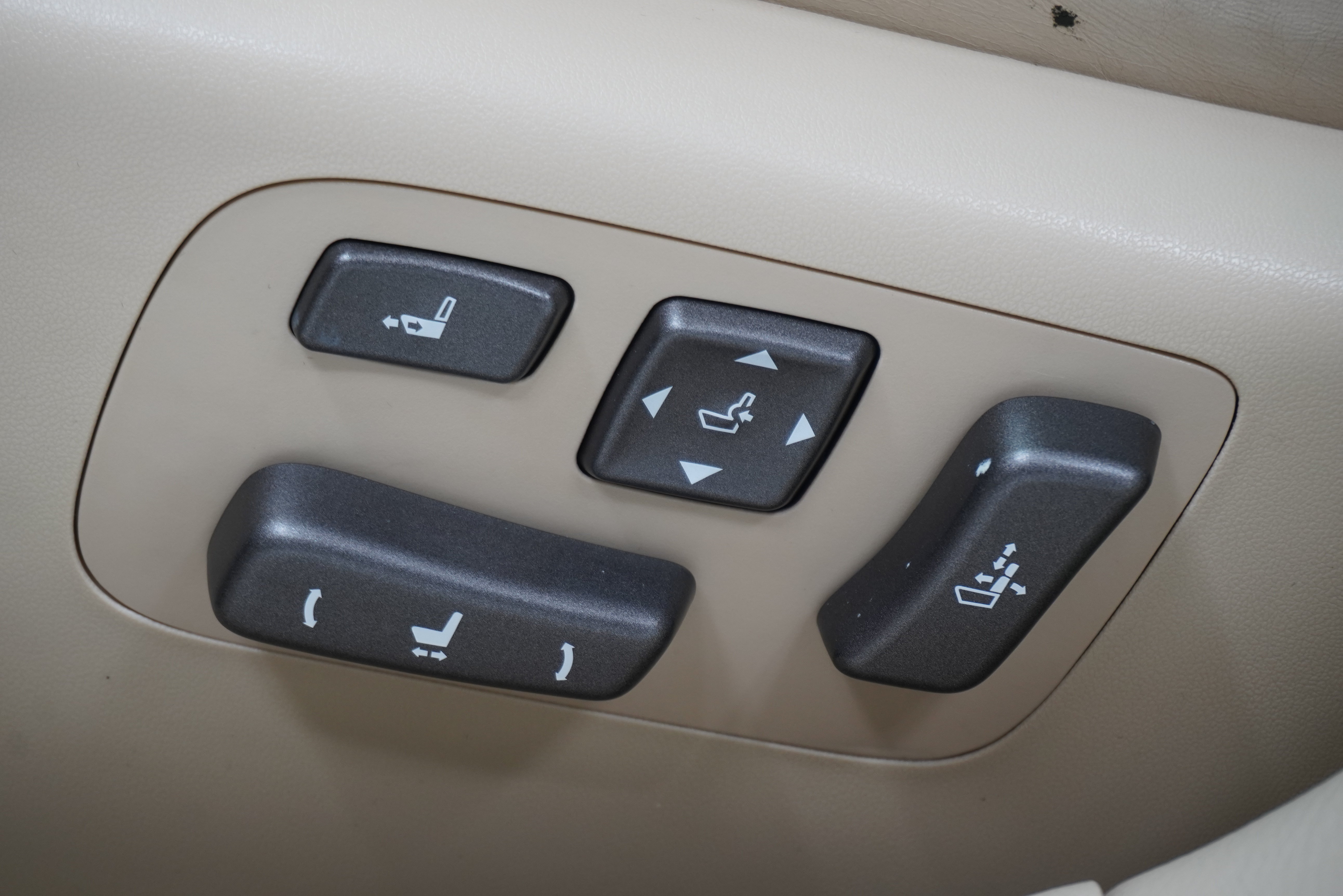 Used 2012 Lexus LS 460 w/ Luxury Value Edition RWD image 15