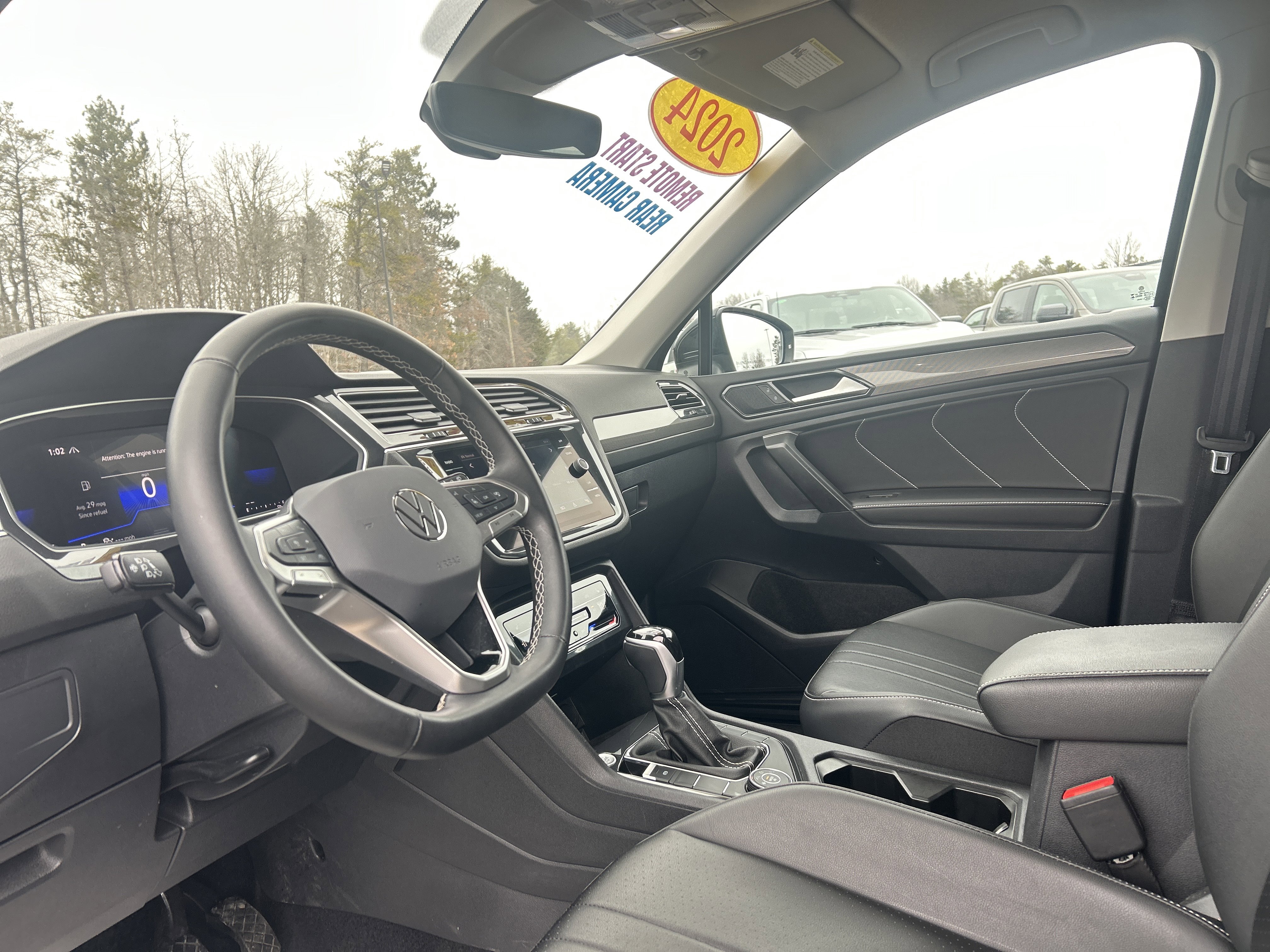 Used 2024 Volkswagen Tiguan SE image 11