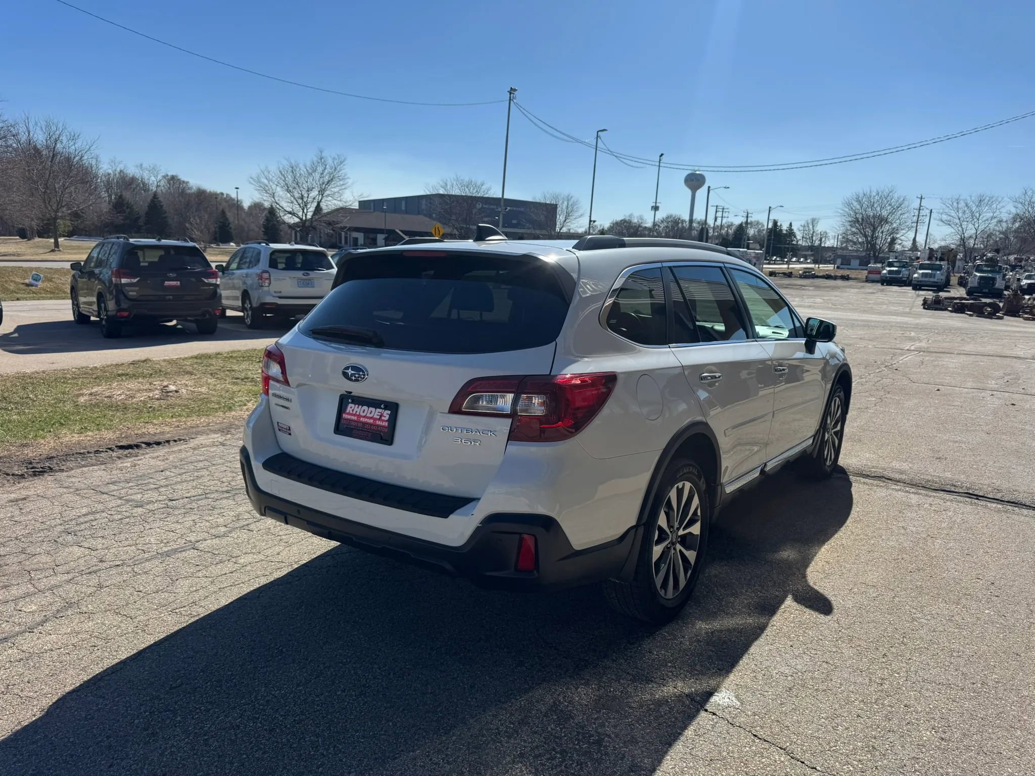 Used 2018 Subaru Outback 3.6R Touring AWD/4WD image 5