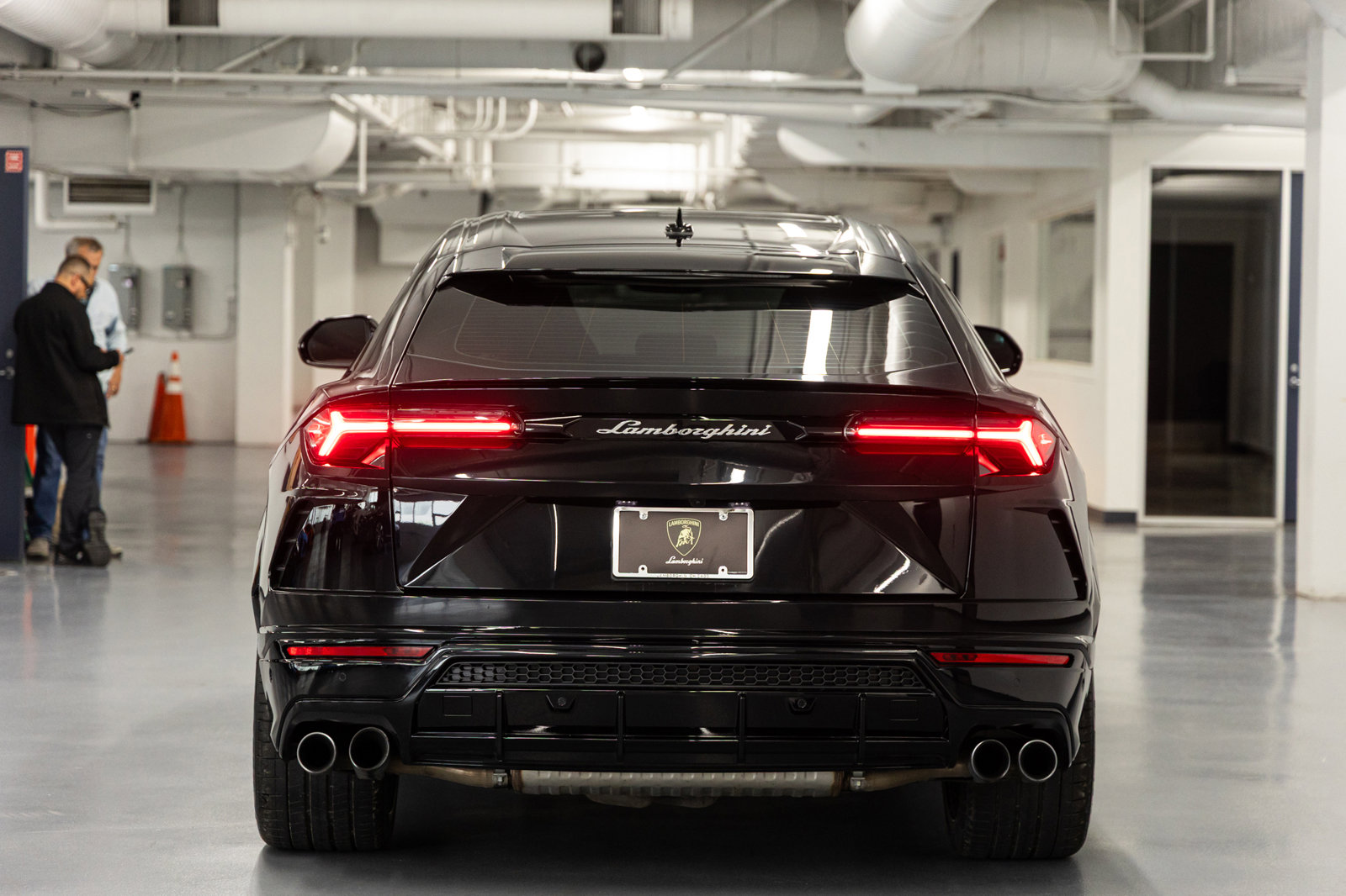 Used 2021 Lamborghini Urus AWD/4WD image 4
