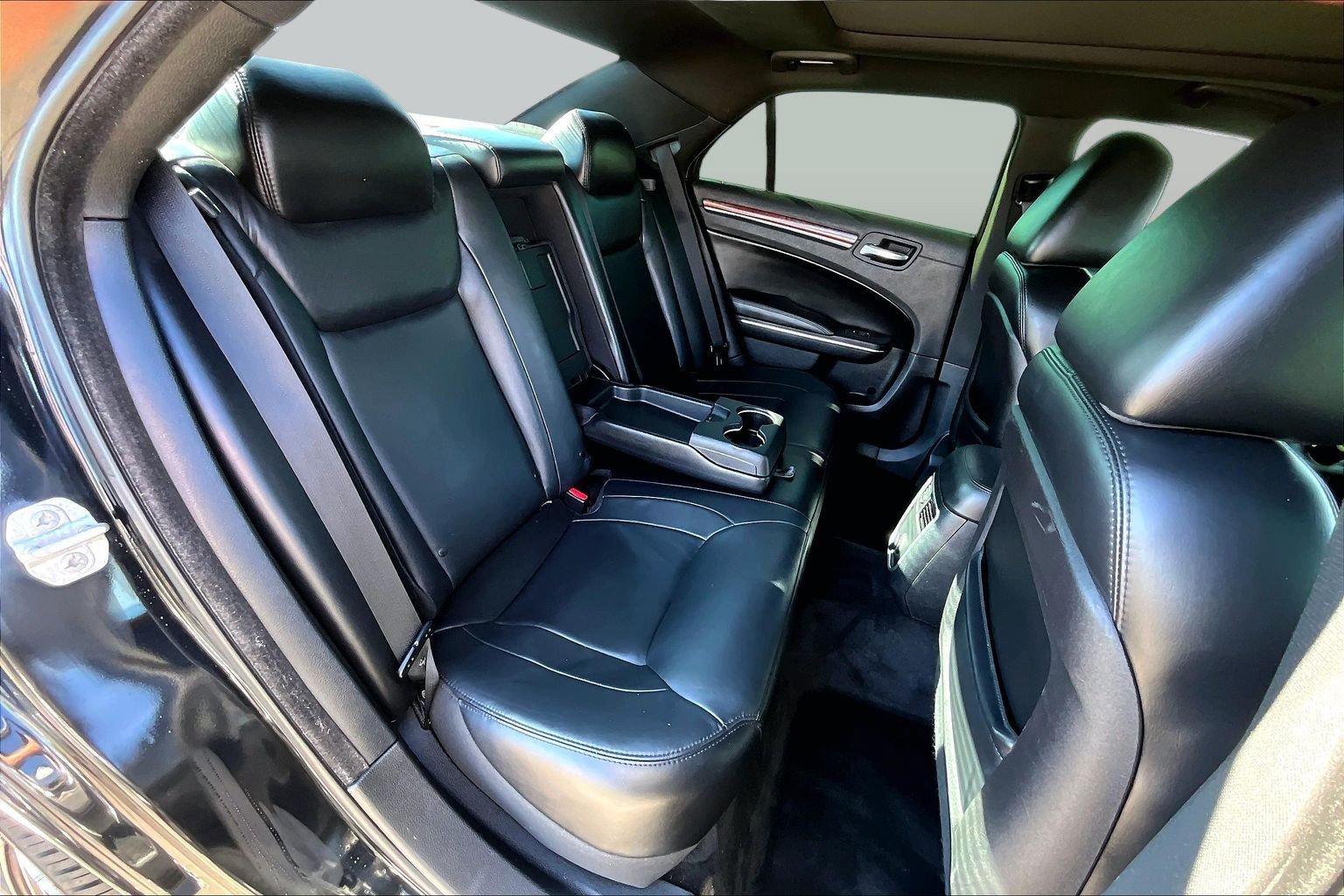 Used 2014 Chrysler 300 w/ Driver Convenience Group RWD image 24