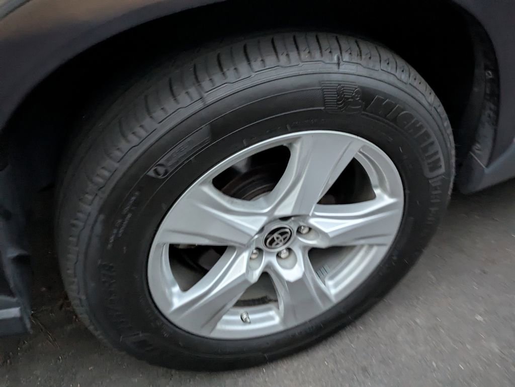 Certified 2020 Toyota Highlander LE FWD image 9