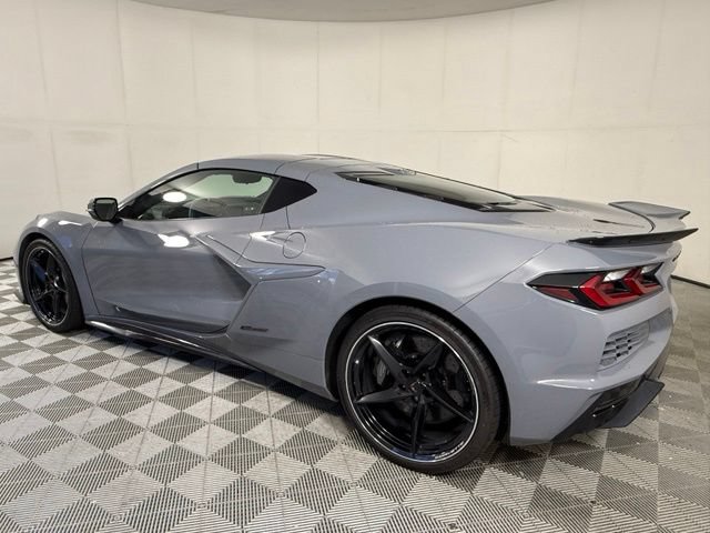 Used 2025 Chevrolet Corvette E-Ray w/ Stealth Interior Trim Package AWD/4WD image 5