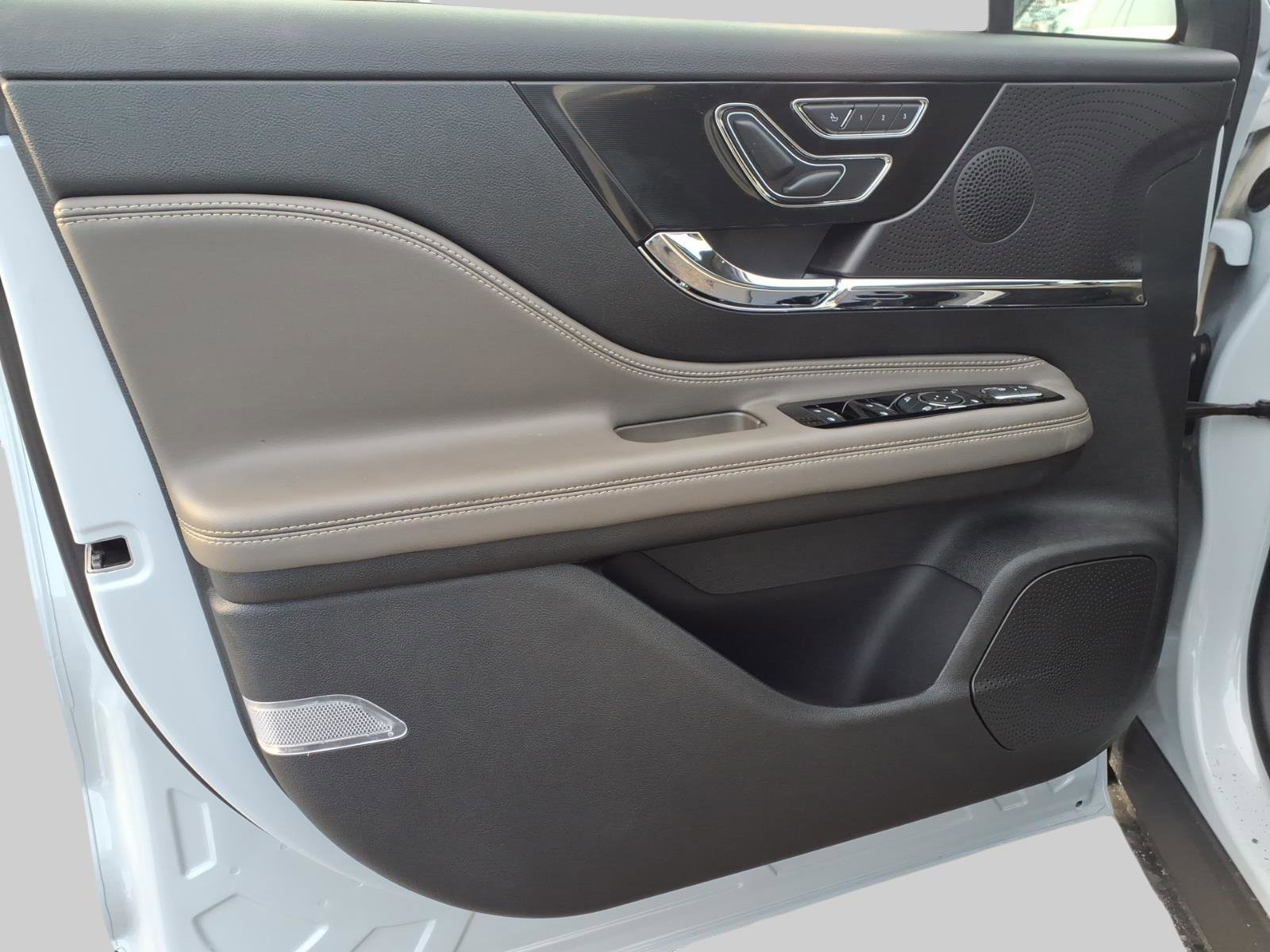 Used 2026 Lincoln Corsair Premiere image 18