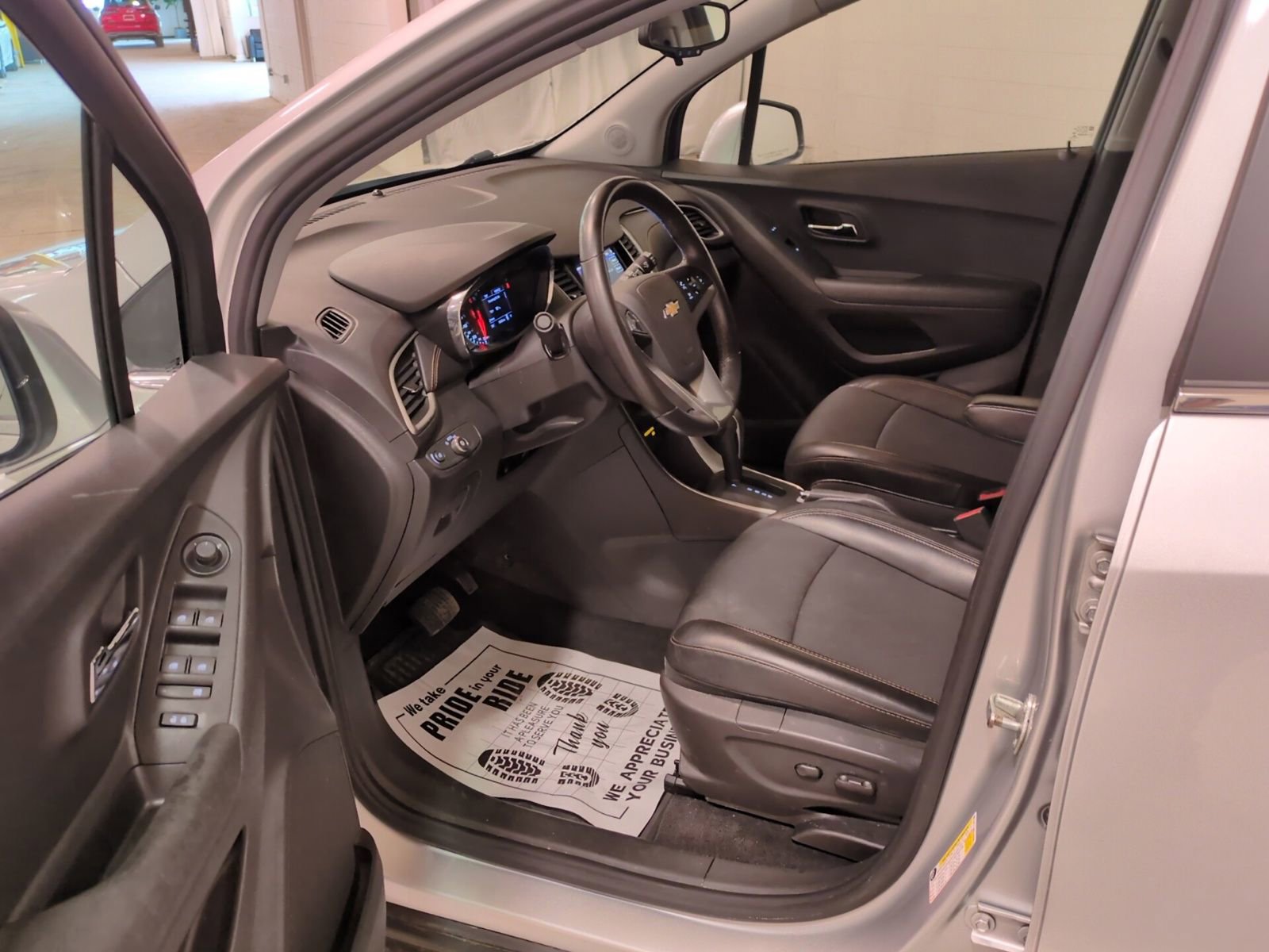 Used 2020 Chevrolet Trax LT w/ LT Convenience Package image 16