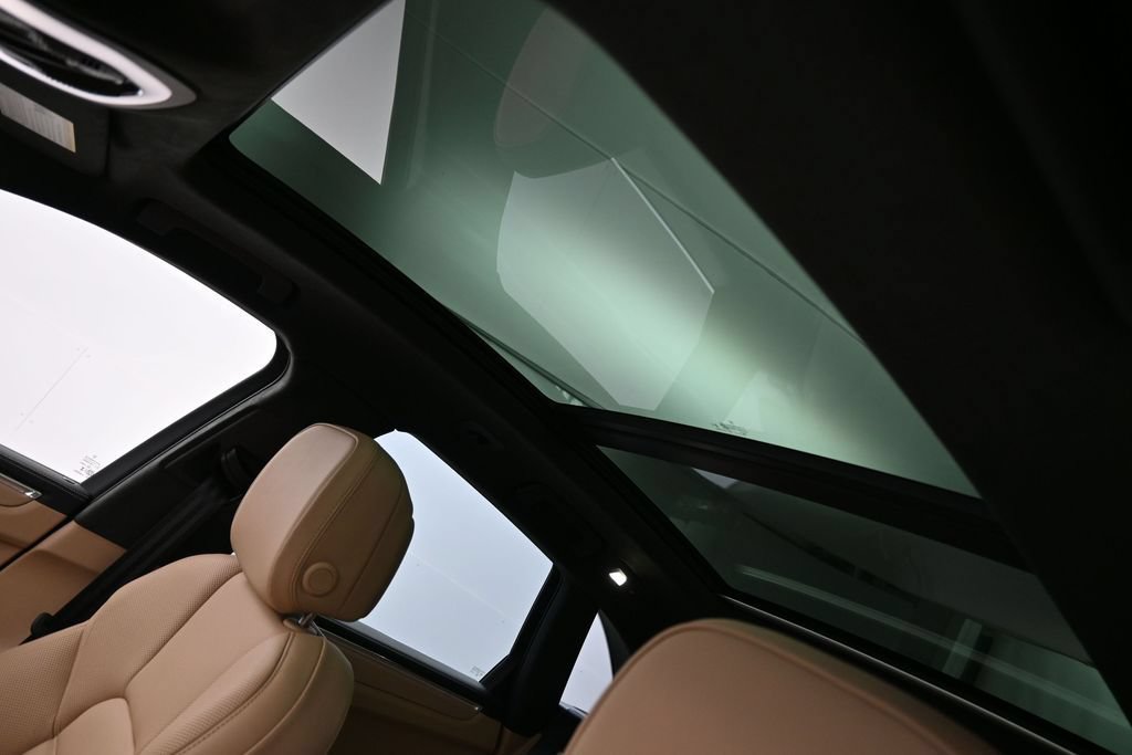 Certified 2026 Porsche Macan S AWD/4WD image 11
