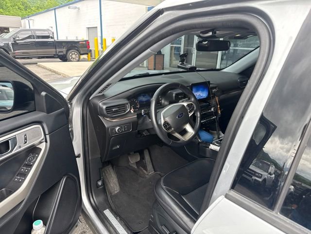 Used 2022 Ford Explorer Limited AWD/4WD image 3