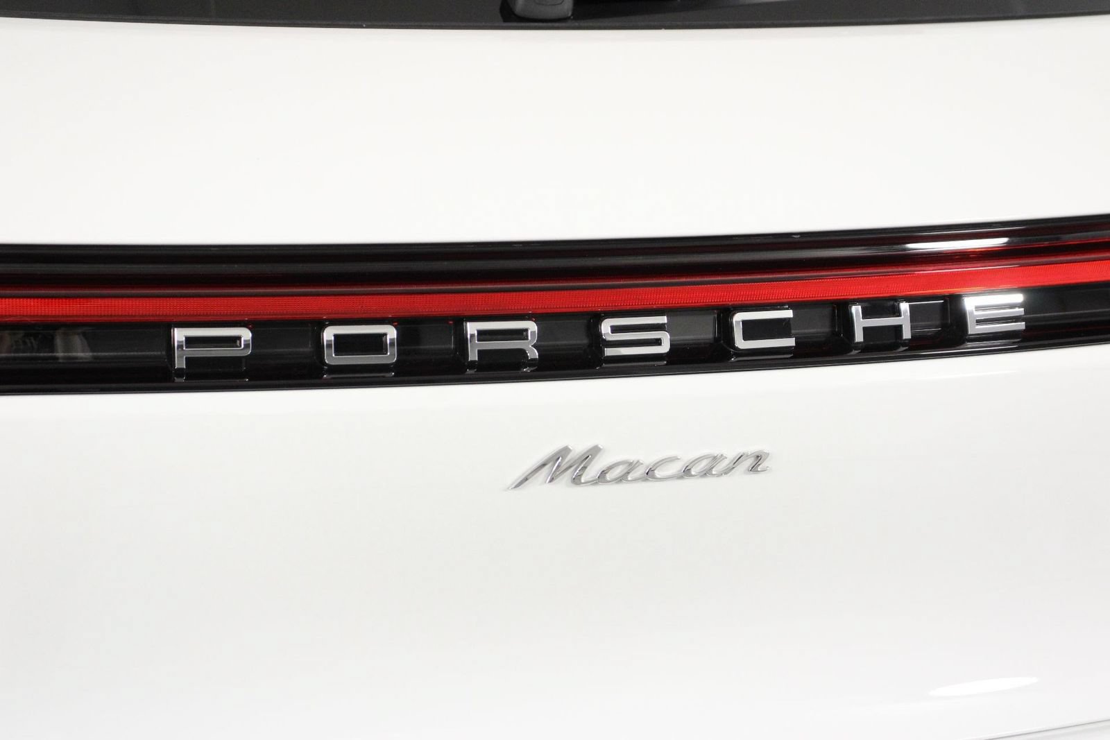 Certified 2026 Porsche Macan AWD/4WD image 22