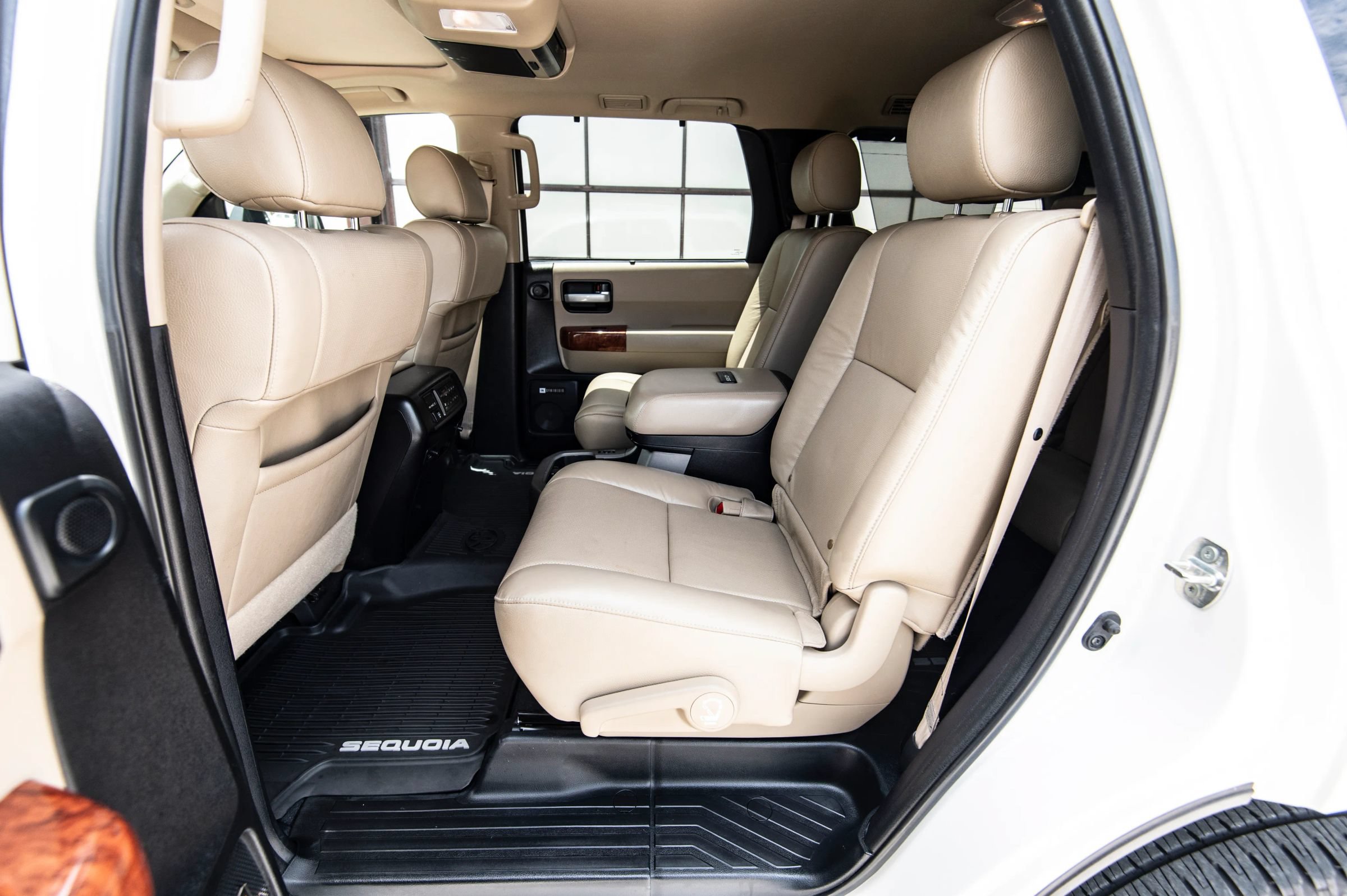 Used 2020 Toyota Sequoia Platinum RWD image 27