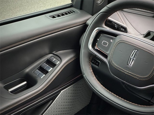 New 2025 Lincoln Navigator Black Label image 32