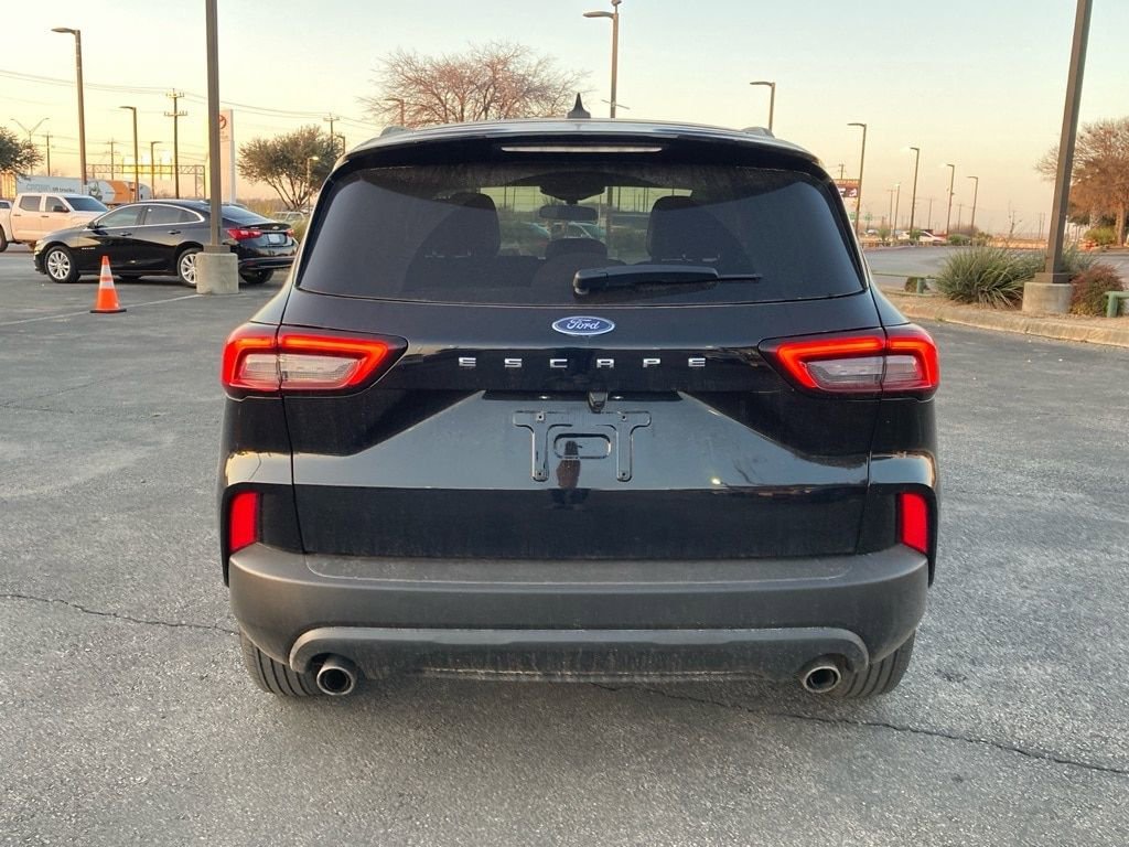 Used 2025 Ford Escape ST-Line image 4