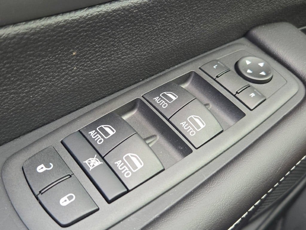 New 2027 Chrysler Pacifica Select AWD/4WD image 27