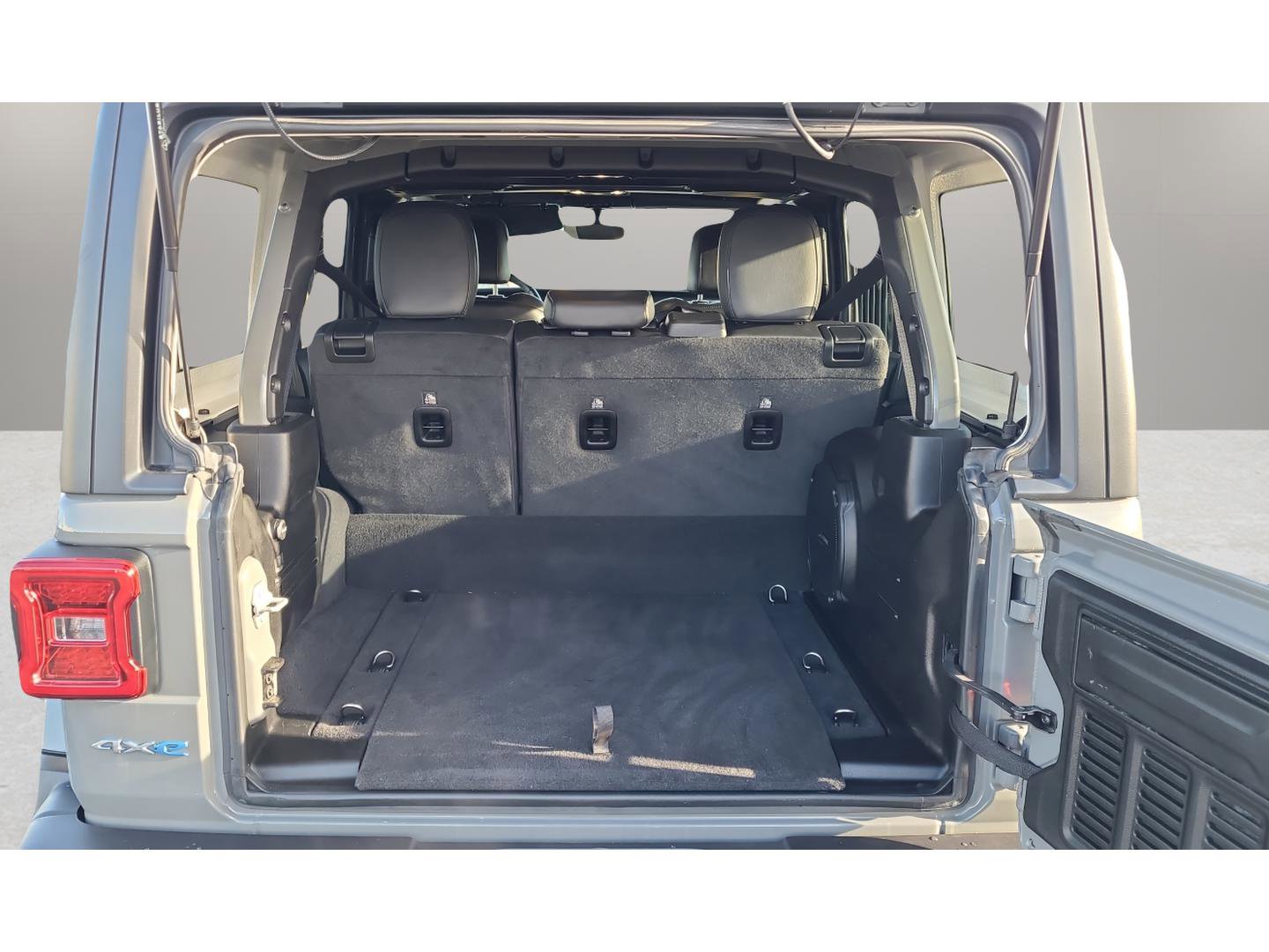 Used 2023 Jeep Wrangler Unlimited Sahara w/ Cold Weather Group image 28