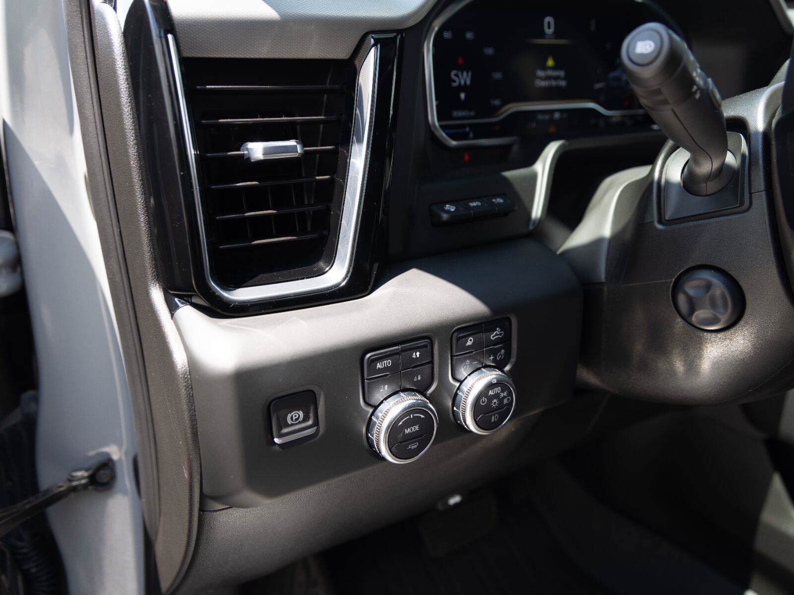 Used 2024 GMC Sierra 1500 Denali AWD/4WD image 15
