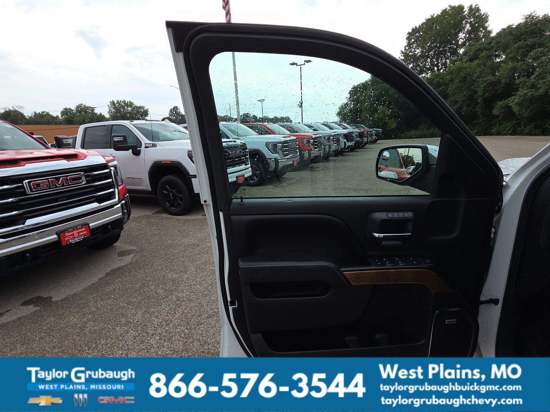 Used 2016 Chevrolet Silverado 1500 LTZ w/ Sport Package AWD/4WD image 13