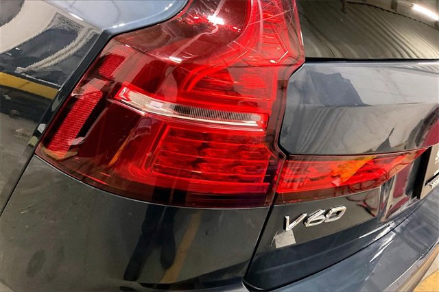 Certified 2025 Volvo V60 B5 Cross Country Plus image 31