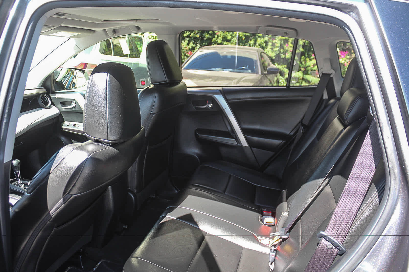 Used 2017 Toyota RAV4 XLE w/ Carpet Mat Package AWD/4WD image 27